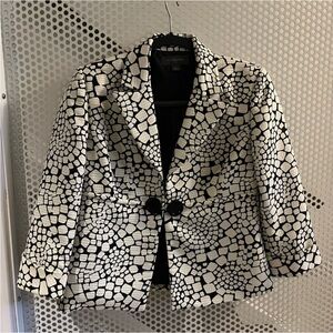 Liz Claiborne Geometric Print Blazer size 4 Front Closure Black and White